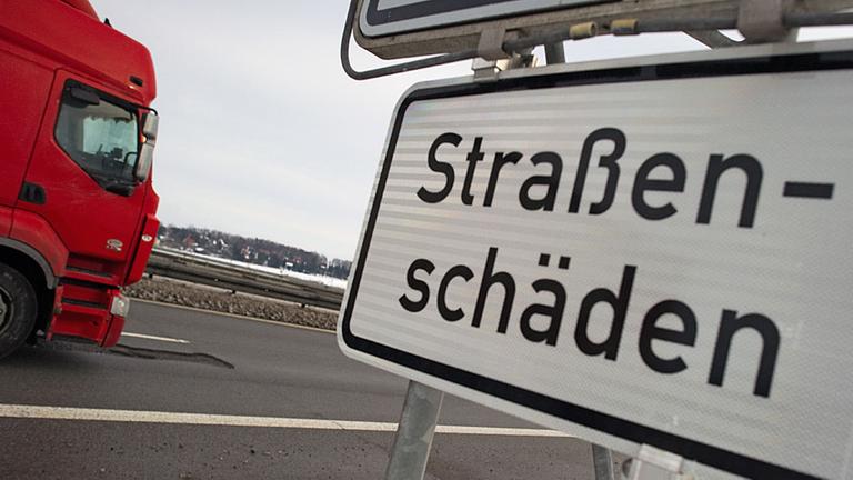 Die deutschen Autobahnen sind in einem schlechten Zustand, doch es fehlt Geld Die deutschen Autobahnen sind in einem schlechten Zustand, doch es fehlt Geld