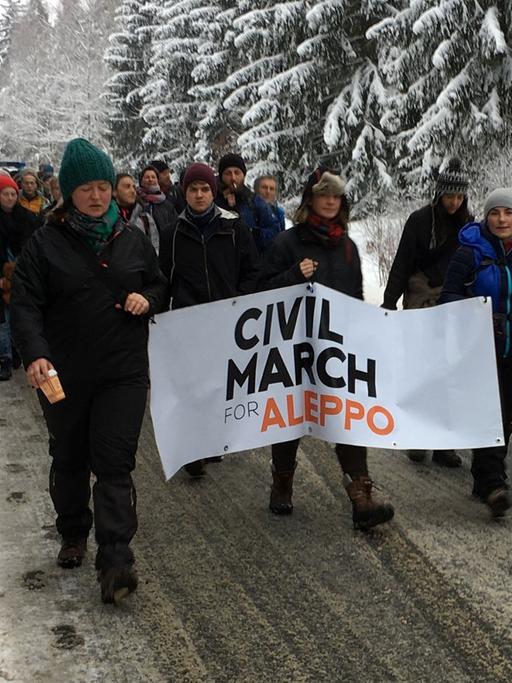 Marschieren für den Frieden: Vor den Aktivisten liegen noch immer knapp 3000 Kilometer