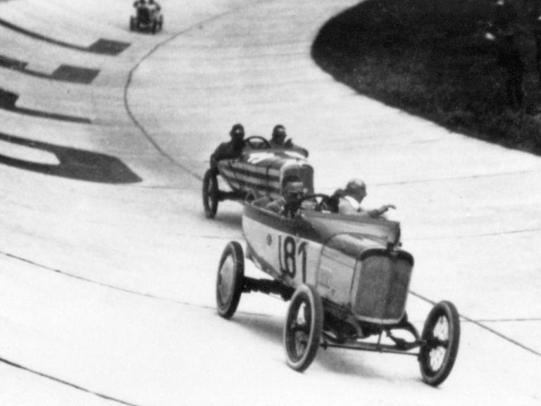 Autorennen auf der Opel-Rennbahn am 24. Oktober 1920