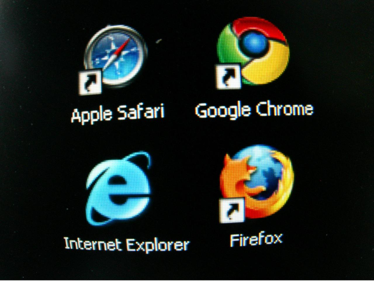 Die Symbole der Internetbrowser Mozilla Firefox, Google Chrome, Apple Safari und Microsoft Internet Explorer sind auf einem Computermonitor zu sehen. Die Symbole der Internetbrowser Mozilla Firefox, Google Chrome, Apple Safari und Microsoft Internet Explorer sind auf einem Computermonitor zu sehen.