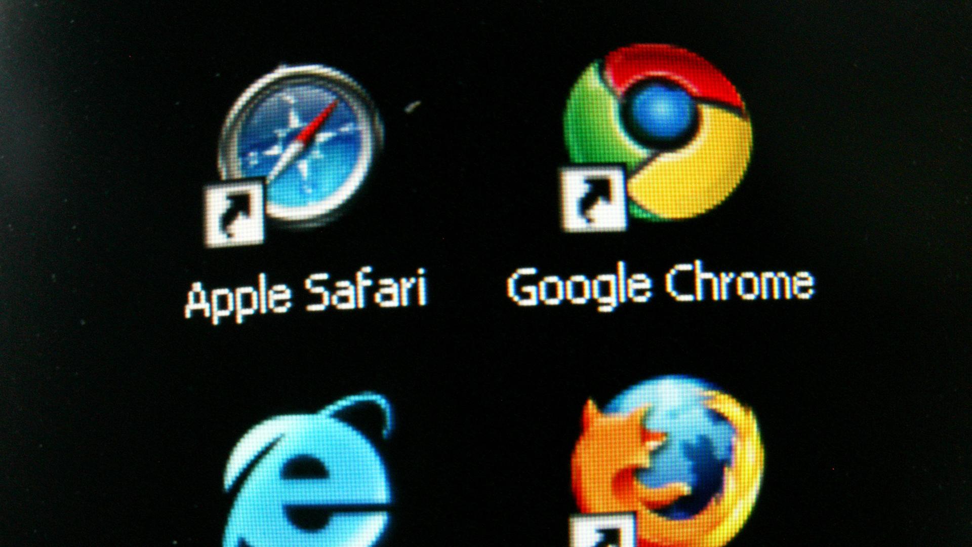 Die Symbole der Internetbrowser Mozilla Firefox, Google Chrome, Apple Safari und Microsoft Internet Explorer sind auf einem Computermonitor zu sehen. Die Symbole der Internetbrowser Mozilla Firefox, Google Chrome, Apple Safari und Microsoft Internet Explorer sind auf einem Computermonitor zu sehen.