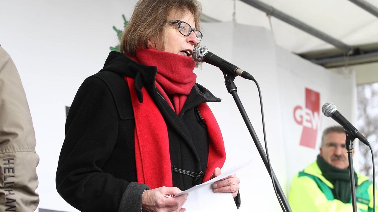 Demonstration von ver.di, GEW, GdP, dbb Beamtenbund und Tarifunion am 09. Februar 2017 in Köln. Dorothea Schäfer - NRW Vorsitzende der Gewerkschaft Erziehung und Wissenschaft Demonstration diverser Gewerkschaften in Düsseldorf
Demonstration from ver Tue GEW GdP DAR Federation officials and Tariff Union at 09 February 2017 in Cologne Dorothea Schäfer NRW Chairman the Trade union Education and Science Demonstration diverse Unions in Dusseldorf Demonstration von ver.di, GEW, GdP, dbb Beamtenbund und Tarifunion am 09. Februar 2017 in Köln. Dorothea Schäfer - NRW Vorsitzende der Gewerkschaft Erziehung und Wissenschaft Demonstration diverser Gewerkschaften in Düsseldorf
Demonstration from ver Tue GEW GdP DAR Federation officials and Tariff Union at 09 February 2017 in Cologne Dorothea Schäfer NRW Chairman the Trade union Education and Science Demonstration diverse Unions in Dusseldorf