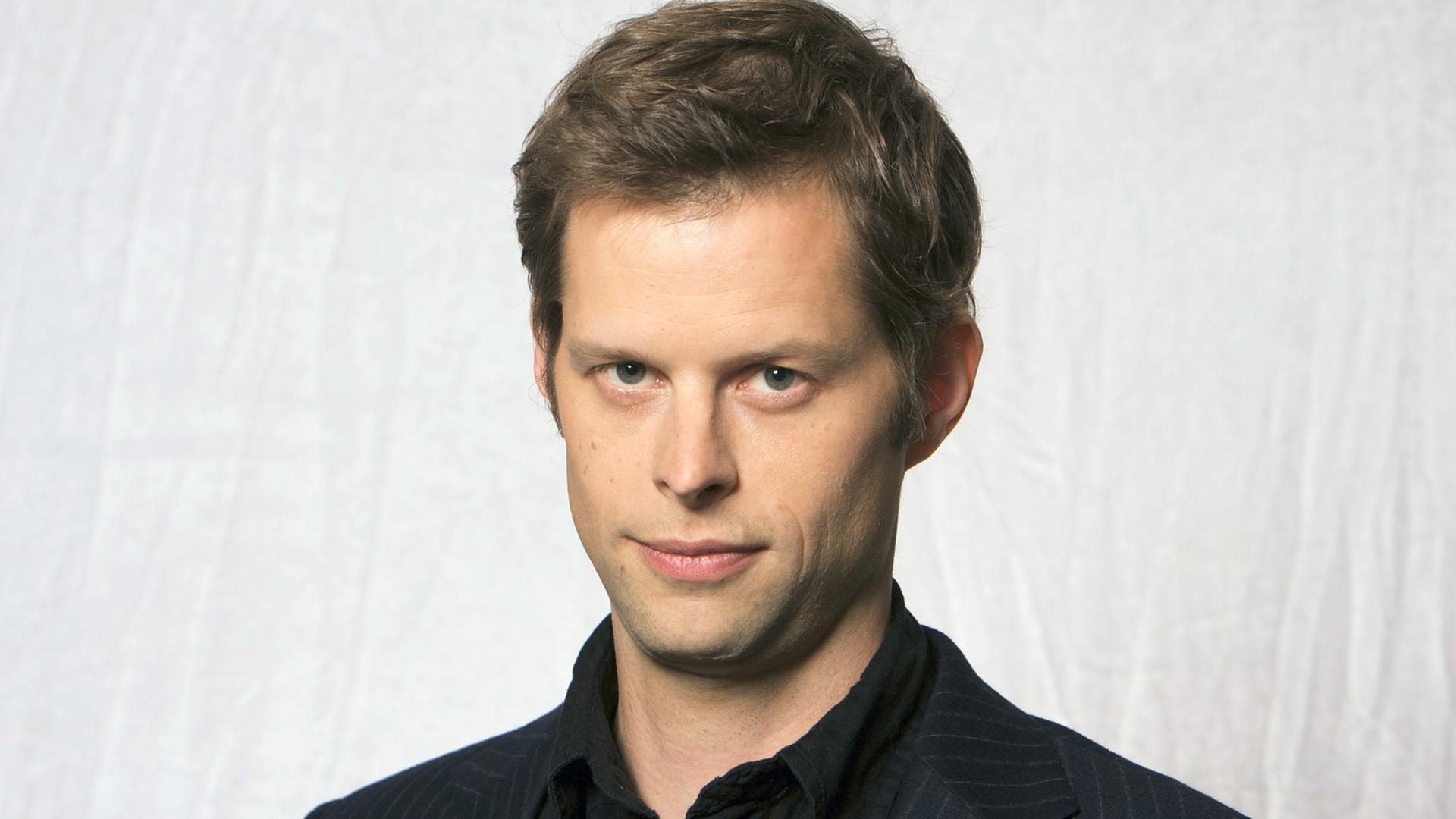 John Wray, amerikanischer Schriftsteller und Bestseller-Autor mit österreichischer Mutter. John Wray, amerikanischer Schriftsteller und Bestseller-Autor mit österreichischer Mutter.