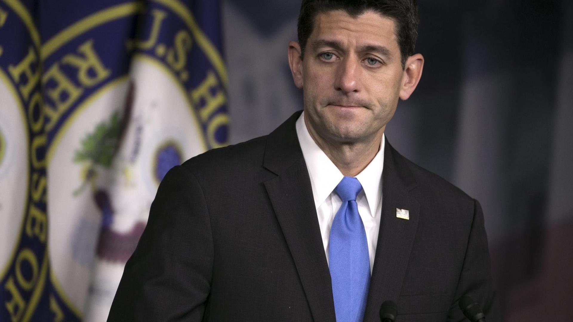 Der Sprecher des Repräsentantenhauses, Paul Ryan antwortet am 29. September 2016 während einer Pressekonferenz in Capitol Hill in Washington, DC, auf Fragen von Medienvertretern. Der Sprecher des Repräsentantenhauses, Paul Ryan antwortet am 29. September 2016 während einer Pressekonferenz in Capitol Hill in Washington, DC, auf Fragen von Medienvertretern.