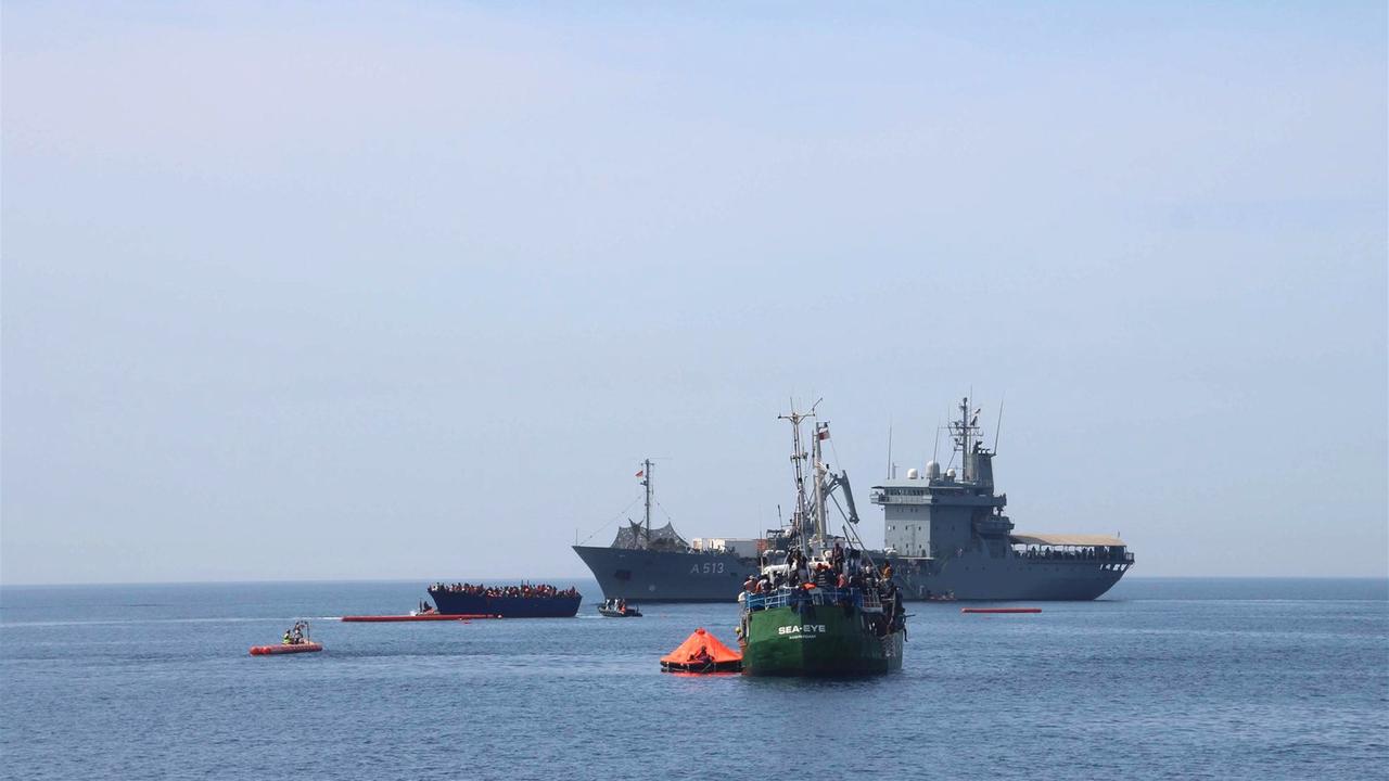 Rettungsaktion von "Sea Eye" vor der libyschen Küste Rettungsaktion von "Sea Eye" vor der libyschen Küste