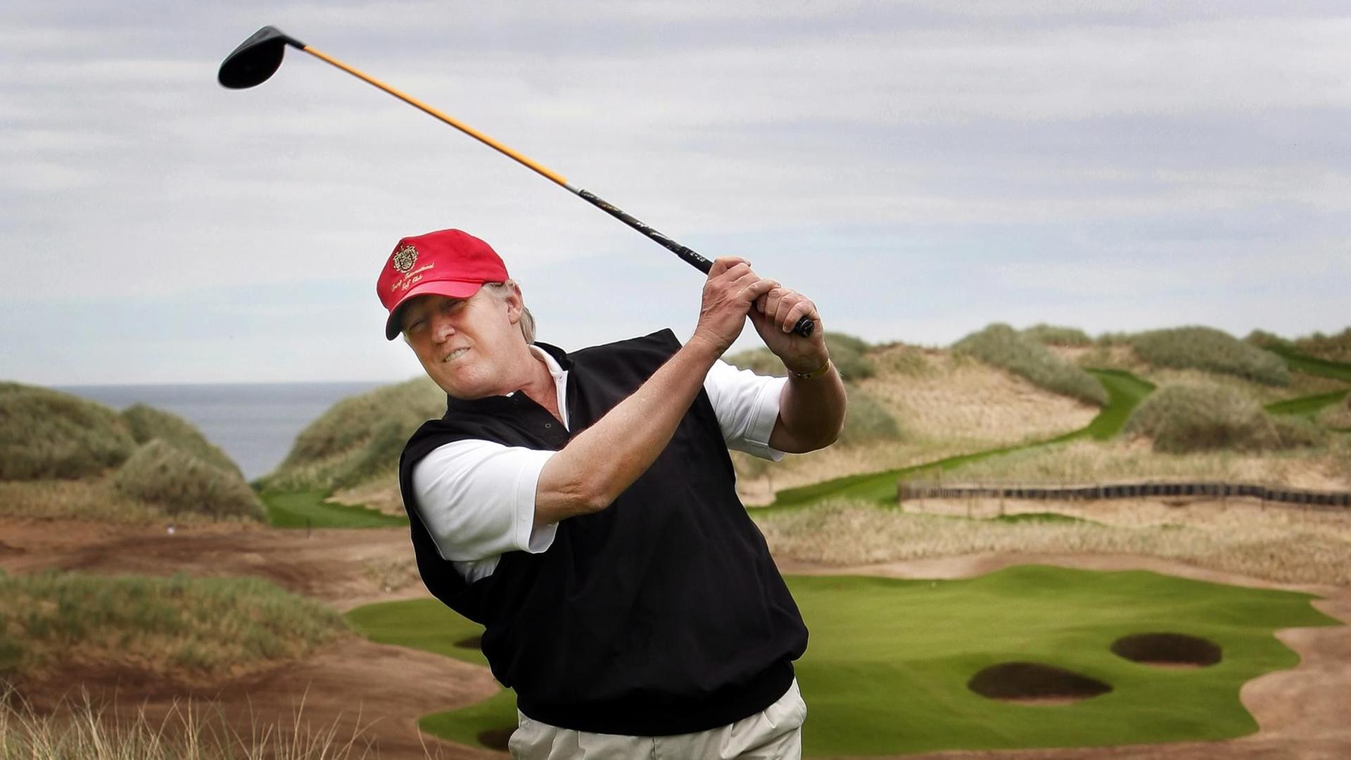 Donald Trump beim Golfspiel in einem Luxuy-Ressort in Aberdeenshire, Schottland, im Juli 2011. Der US-Magnat kandidiert für das US-Präsidentschaftsamt. Donald Trump beim Golfspiel in einem Luxuy-Ressort in Aberdeenshire, Schottland, im Juli 2011. Der US-Magnat kandidiert für das US-Präsidentschaftsamt.