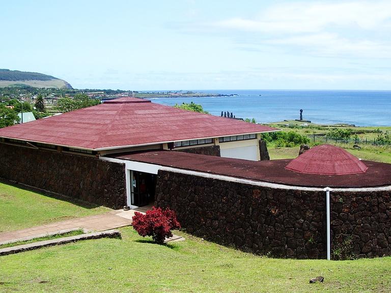 Ein Museum in Hanga Roa, der Hauptstadt der Osterinseln im Pazifik, erinnert an Pater Sebastin Englert (Foto von 2006).