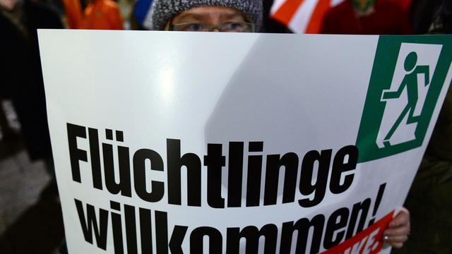 Kundgebung unter dem Motto "Südthüringen bleibt bunt" in Suhl im Februar 2015