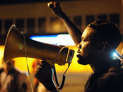Ein Demonstrant in Ferguson