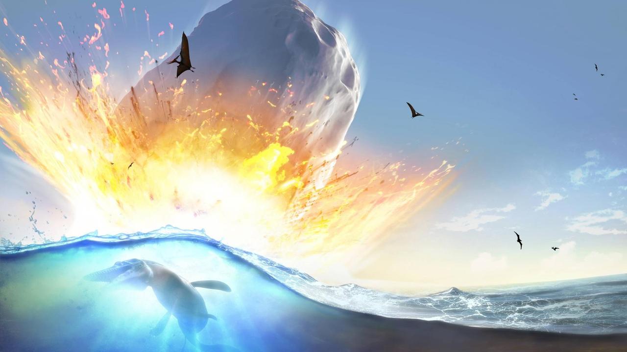 Illustration: Der Asteroid schlägt schräg in das Wasser ein, vorne ein Meeressaurier