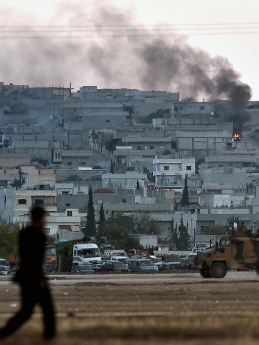 In der Stadt Kobane im Norden Syriens kämpfen IS-Anhänger gegen kurdische Verteidiger.
