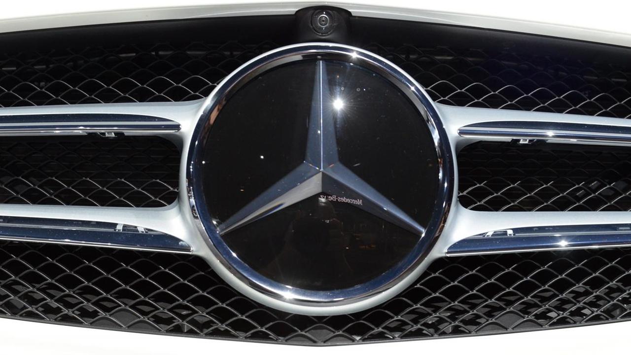 Front einer Mercedes-C-Klasse. Front einer Mercedes-C-Klasse.
