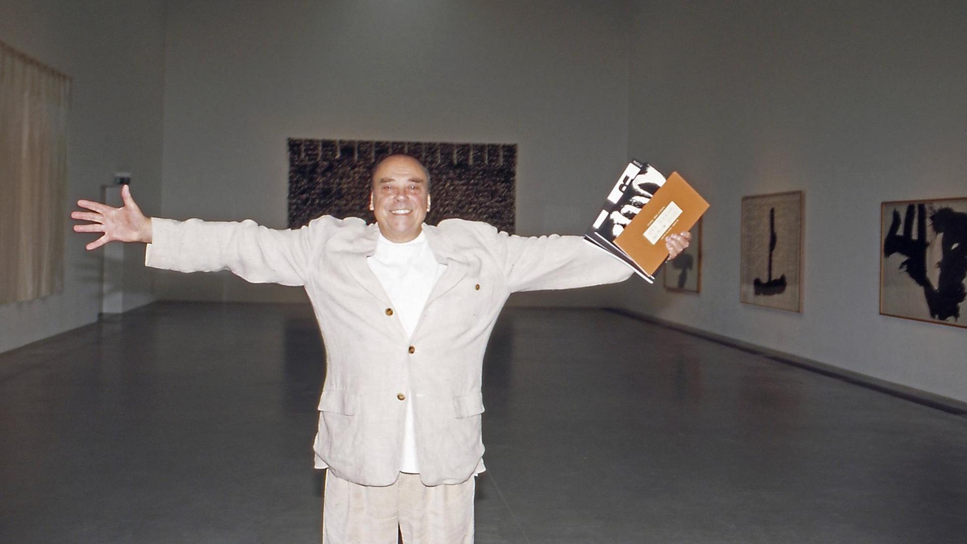 Günther Uecker Maler und Objektkünstler Günther Uecker bei seiner Ausstellung Zeichen Setzen bei der Langen Foundation in Neuss, Deutschland 2005. Günther Uecker Maler und Objektkünstler Günther Uecker bei seiner Ausstellung Zeichen Setzen bei der Langen Foundation in Neuss, Deutschland 2005.