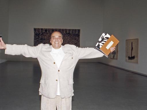 Günther Uecker Maler und Objektkünstler Günther Uecker bei seiner Ausstellung Zeichen Setzen bei der Langen Foundation in Neuss, Deutschland 2005.