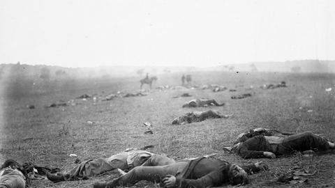 Amerikanischer Bürgerkrieg: Timothy O'Sulivan fotografierte im Juli 1863 das mit Verletzten und Toten übersäte Schlachtfeld von Gettysburg in Pennsylvania. Es war eine der blutigsten Schlachten auf dem Kontinent.
