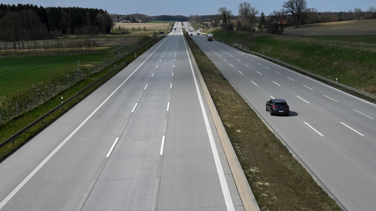 Leere Autobahn in der Nähe von München Leere Autobahn in der Nähe von München