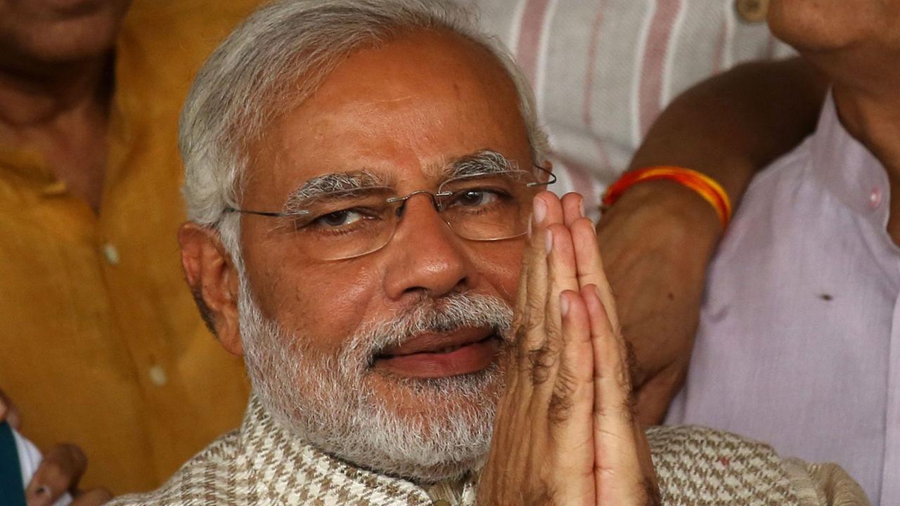 Narendra Modi begrüßt seine Anhänger in Gujarat, Indien. Narendra Modi begrüßt seine Anhänger in Gujarat, Indien.