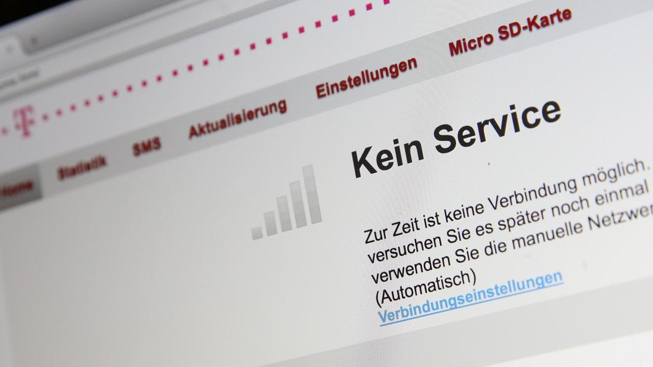 Anschlüsse der Telekom sind zurzeit von massiven Störungen betroffen. Auf einer Konfigurationsseite eines mobilen LTE-Telekom-Routers mit einem Mobilfunkvertrag der Deutschen Telekom ist am 11.06.2016 in Hamburg "Kein Service" zu lesen. Anschlüsse der Telekom sind zurzeit von massiven Störungen betroffen. Auf einer Konfigurationsseite eines mobilen LTE-Telekom-Routers mit einem Mobilfunkvertrag der Deutschen Telekom ist am 11.06.2016 in Hamburg "Kein Service" zu lesen.