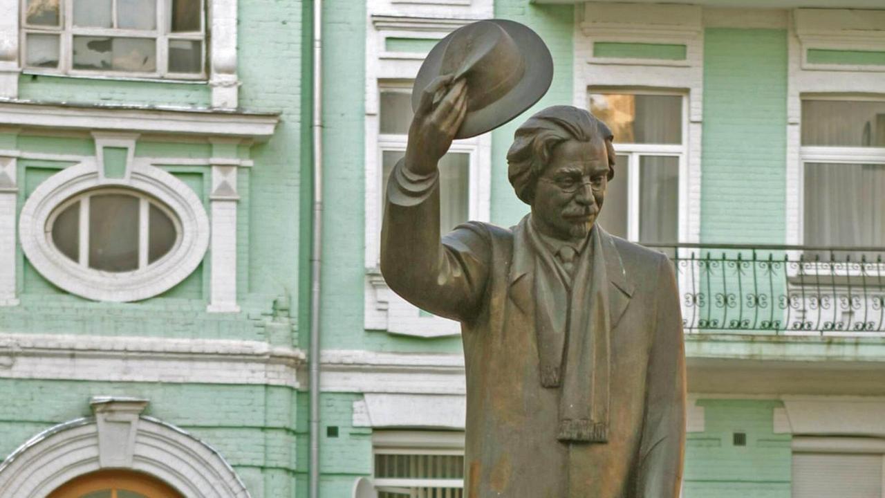 Das Scholem-Alejchem-Denkmal in Kiew erinnert an den in der Ukraine geborenen jiddischen Schriftsteller. Das Scholem-Alejchem-Denkmal in Kiew erinnert an den in der Ukraine geborenen jiddischen Schriftsteller.