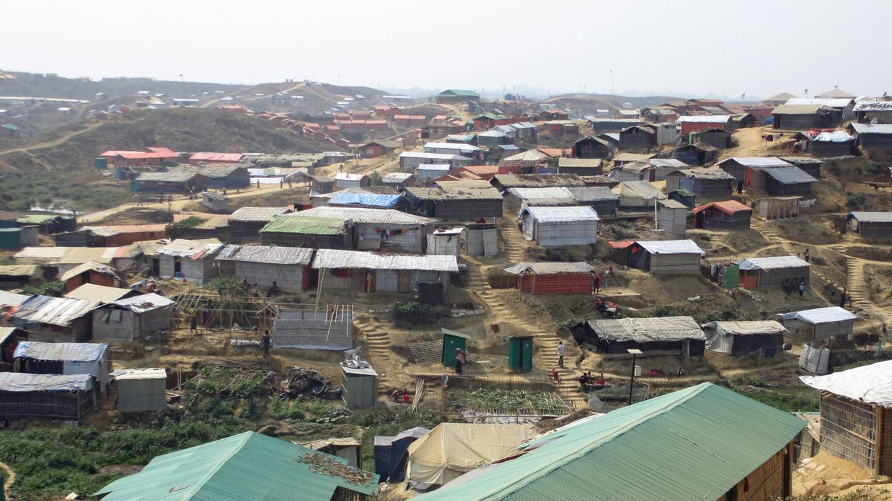 Mehr als 700.000 Rohingya-Fluechtlinge leben im Lager von Cox's Bazar in Bangladesch
