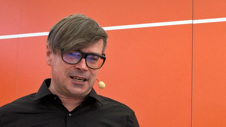 Jaroslav Rudiš im "Lesart"-Interview zu seinem Roman "Winterbergs letzte Reise" auf der Leipziger Buchmesse 2019 Jaroslav Rudiš im "Lesart"-Interview zu seinem Roman "Winterbergs letzte Reise" auf der Leipziger Buchmesse 2019