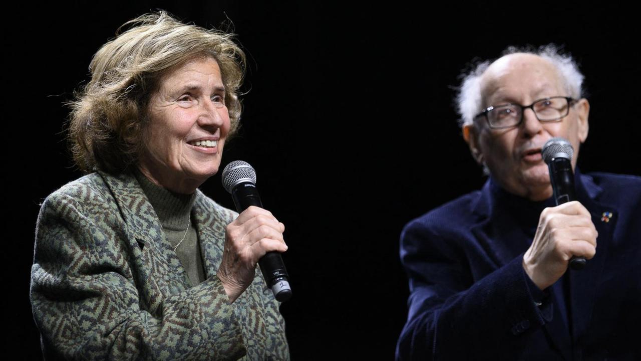 Beate und Serge Klarsfeld sprechen bei einer Wahlkampfveranstaltung von Anne Hidalgo in Paris. Beate und Serge Klarsfeld sprechen bei einer Wahlkampfveranstaltung von Anne Hidalgo in Paris.