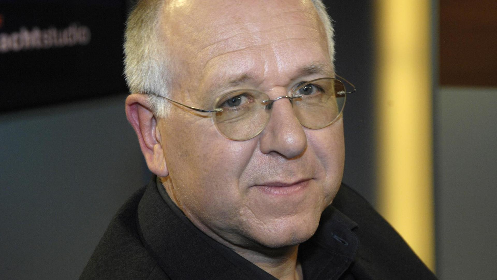 Der Erziehungswissenschaftler Volker Ladenthin, Professor für für Historische und Systematische Erziehungswissenschaft an der Universität Münster, aufgenommen am 02.10.2009 während der Aufzeichnung der ZDF-Talksendung "Nachtstudio" Der Erziehungswissenschaftler Volker Ladenthin, Professor für für Historische und Systematische Erziehungswissenschaft an der Universität Münster, aufgenommen am 02.10.2009 während der Aufzeichnung der ZDF-Talksendung "Nachtstudio"