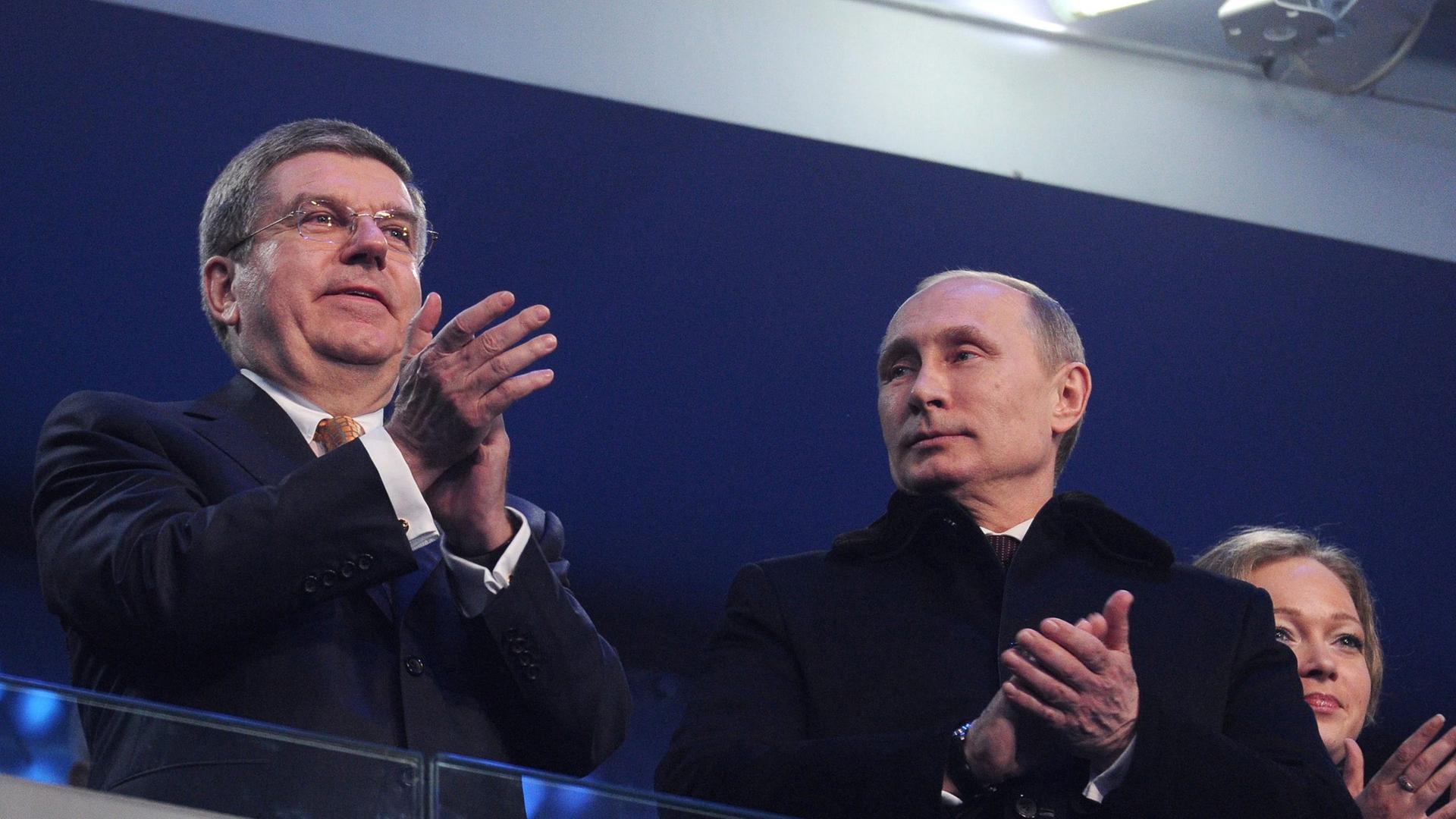 Applaus: Thomas Bach und Wladimir Putin auf der Eröffnungsfeier in Sotschi Applaus: Thomas Bach und Wladimir Putin auf der Eröffnungsfeier in Sotschi