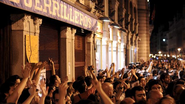 Tausende haben den Puerta del Sol in Madrid besetzt. Der Protest war Teil der "Spanischen Revolution" im Jahr 2011 gegen Korruption, Arbeitslosigkeit und die Finanzkrise.