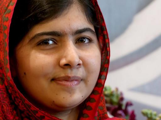 Malala Yousafzai erhält den Friedensnobelpreis.