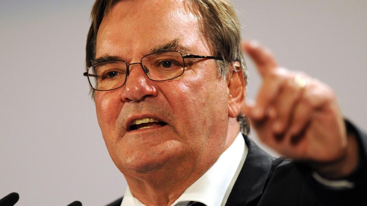 Der Wirtschaftswissenschaftler Prof. Dr. Rudolf Hickel. Der Wirtschaftswissenschaftler Prof. Dr. Rudolf Hickel.