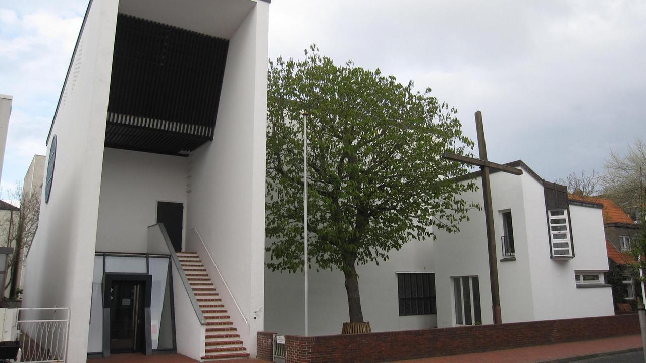 Die Kirche Stella Maris wurde 1931 von Dominikus Böhm im Stil der Neuen Sachlichkeit erbaut Die Kirche Stella Maris wurde 1931 von Dominikus Böhm im Stil der Neuen Sachlichkeit erbaut