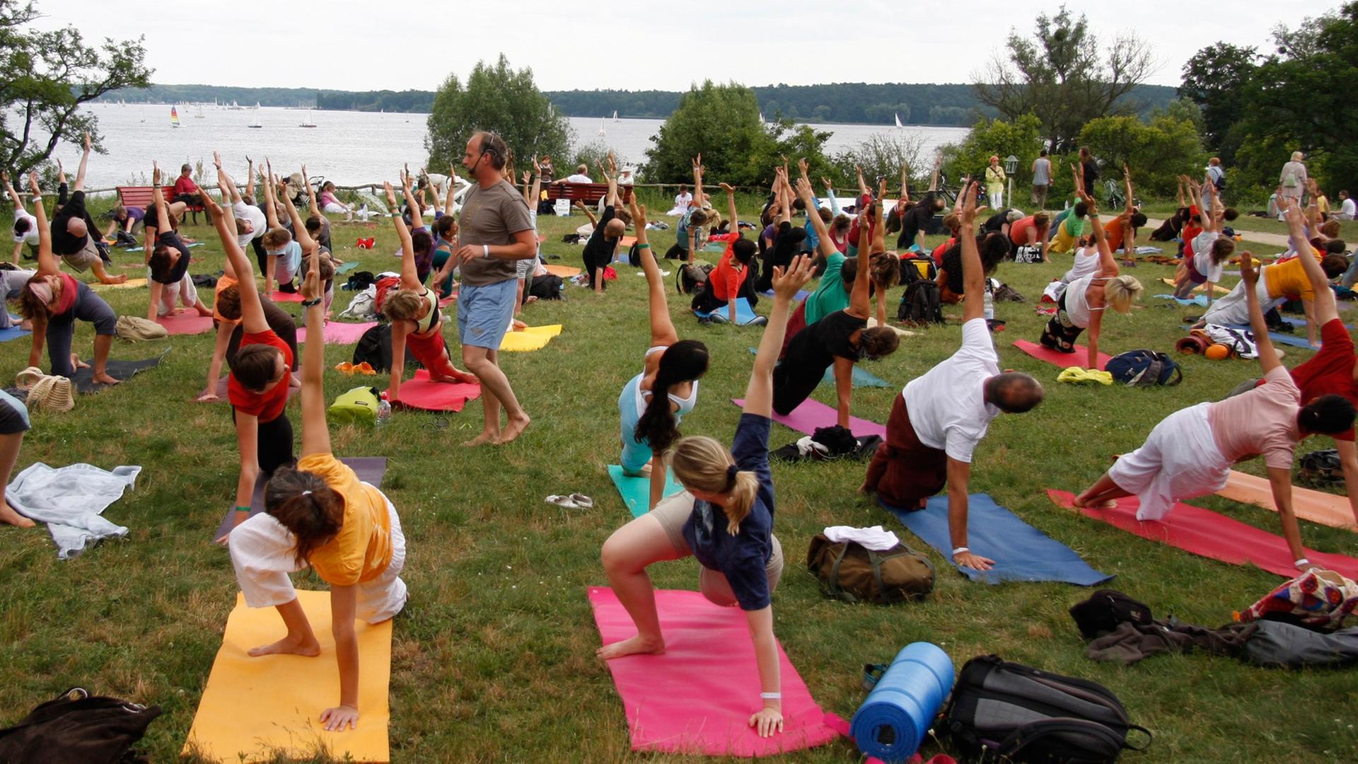 Auch in Deutschland längst ein Massen-Trend: Yoga Auch in Deutschland längst ein Massen-Trend: Yoga