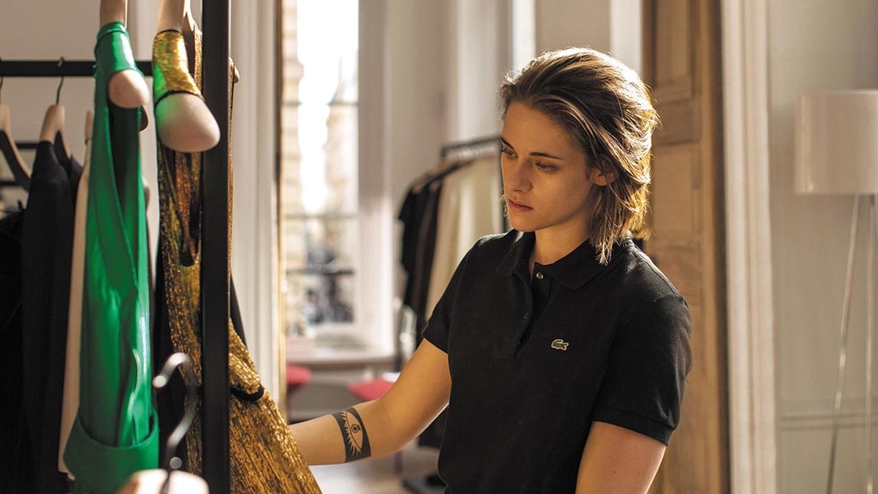 Eine einsame Proletarierin der Modeindustrie: Kristen Stewart als Maureen im Film "Personal Shopper" von Olivier Assayas Eine einsame Proletarierin der Modeindustrie: Kristen Stewart als Maureen im Film "Personal Shopper" von Olivier Assayas