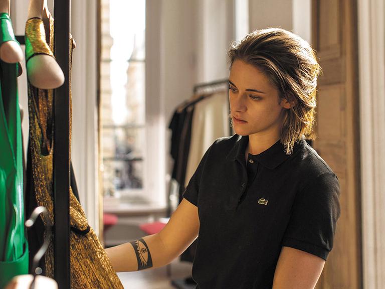 Eine einsame Proletarierin der Modeindustrie: Kristen Stewart als Maureen im Film "Personal Shopper" von Olivier Assayas