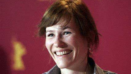 Die Regisseurin Valeska Grisebach bei der Vorstellung des Films "Sehnsucht" auf der Berlinale 2006. Die Regisseurin Valeska Grisebach bei der Vorstellung des Films "Sehnsucht" auf der Berlinale 2006.