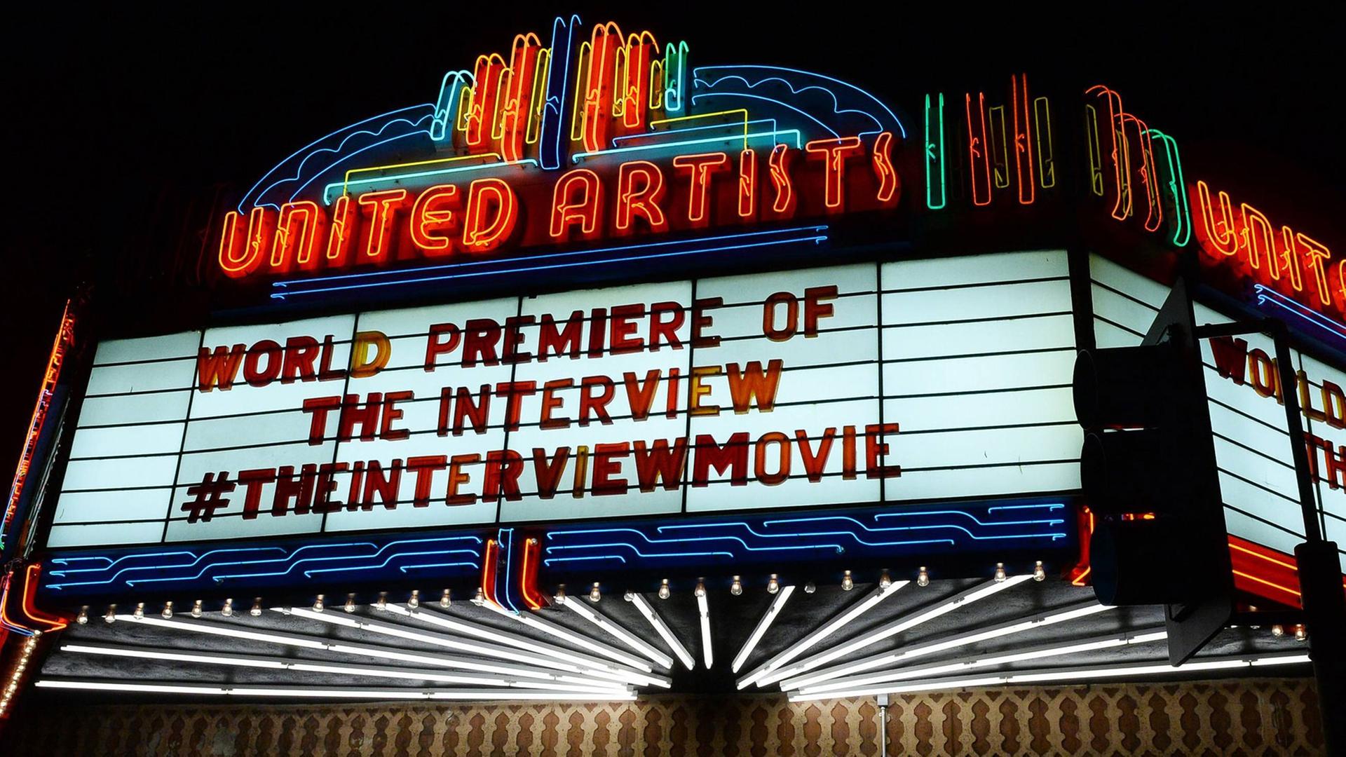 Ein Kino kündigt die Premiere von "The Interview" an. Ein Kino kündigt die Premiere von "The Interview" an.