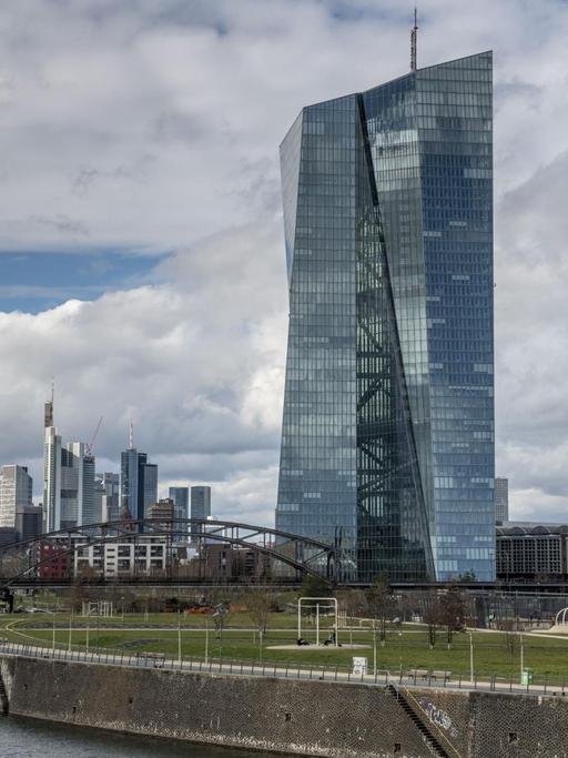 Der Turm der Europäischen Zentralbank in Frankfurt am Main