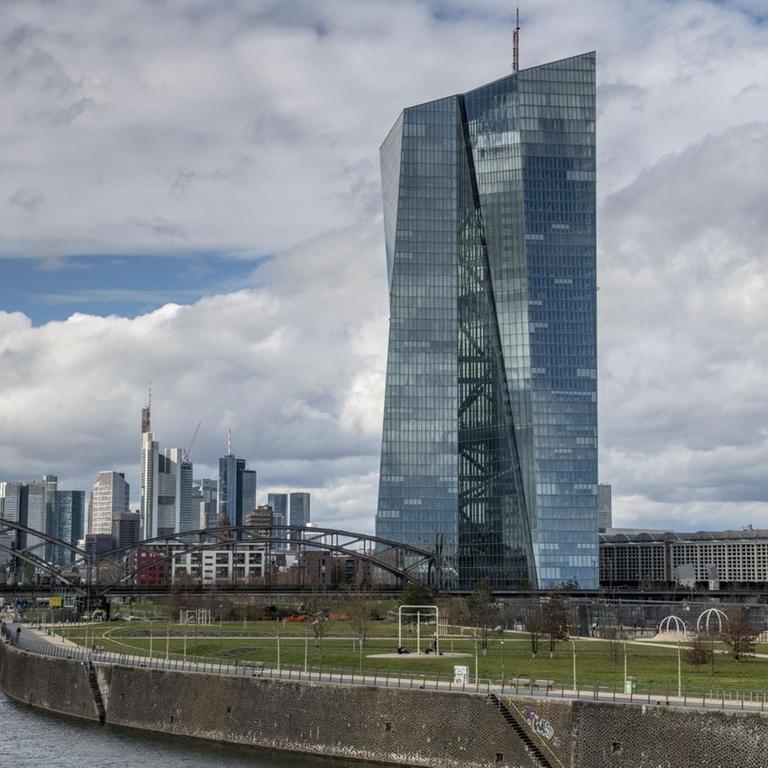 Der Turm der Europäischen Zentralbank in Frankfurt am Main