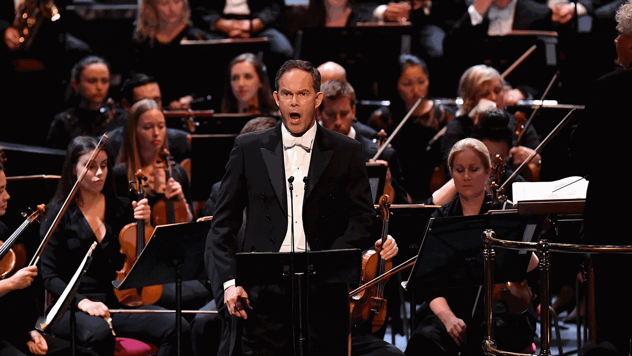 Der Bariton Gerald Finley singt in William Waltons "Belshazzar's Feast" bei den BBC Proms 2019 mit dem London Symphony Orchestra unter Simon Rattle Der Bariton Gerald Finley singt in William Waltons "Belshazzar's Feast" bei den BBC Proms 2019 mit dem London Symphony Orchestra unter Simon Rattle