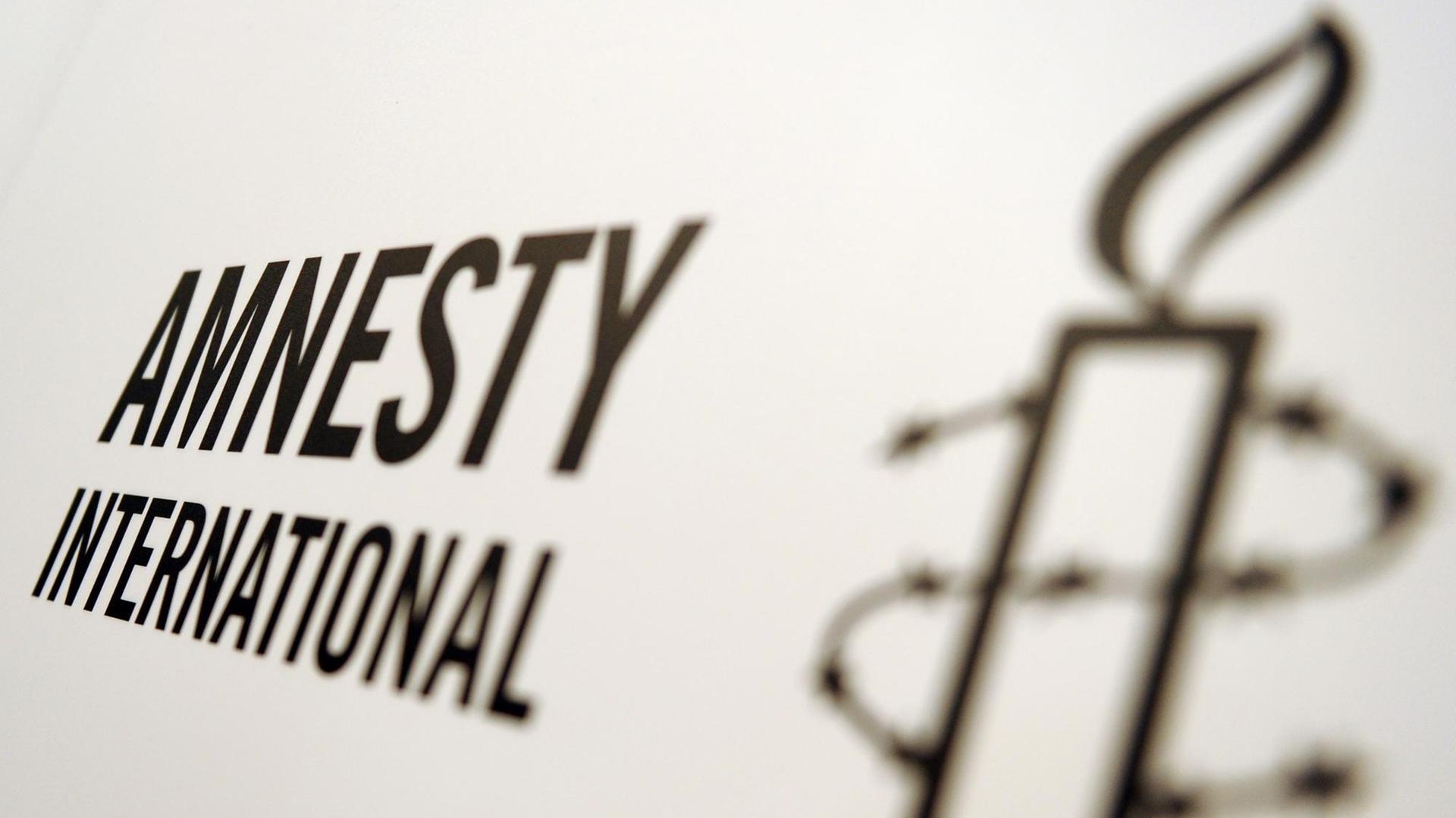 Das Logo der Menschrechts-Organisation Amnesty International.