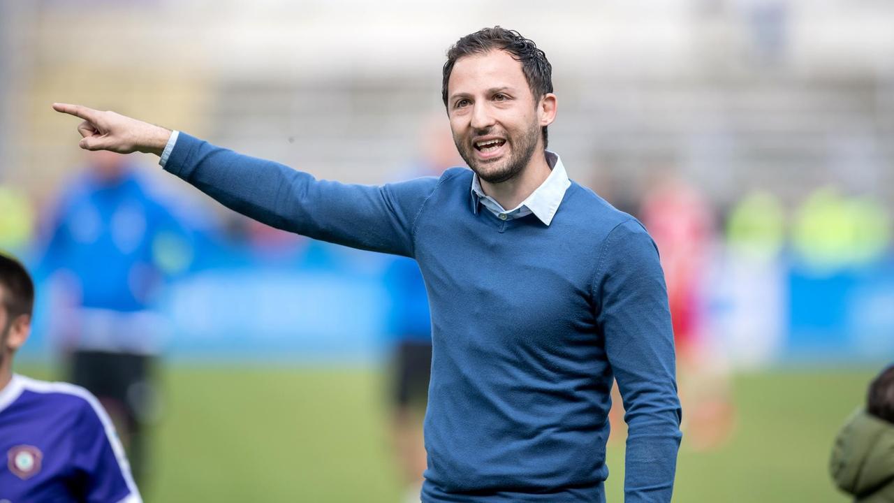 Domenico Tedesco wird neuer Trainer bei Schalke 04. 