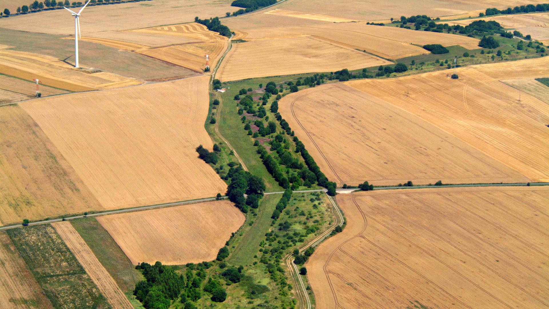 Luftaufnahme des Grünen Bandes bei Tettenborn, Niedersachsen. Luftaufnahme des Grünen Bandes bei Tettenborn, Niedersachsen.