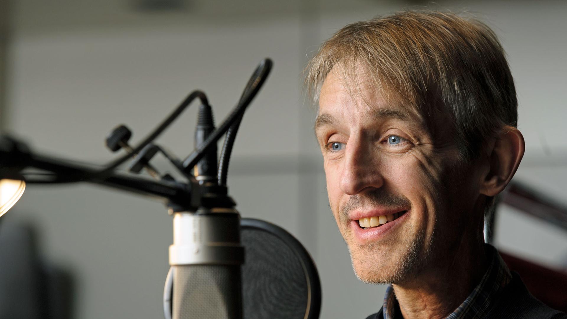 Kriminal-Hörspiel: „Quotenkiller", Produktion Deutschlandradio Kultur 2014. Aufgenommen: 6. März 2014 im Studio 6 Funkhaus Berlin Abgebildet: Andreas Schmidt 1403/0747-0764, Ha 105 Kriminal-Hörspiel: „Quotenkiller", Produktion Deutschlandradio Kultur 2014. Aufgenommen: 6. März 2014 im Studio 6 Funkhaus Berlin Abgebildet: Andreas Schmidt 1403/0747-0764, Ha 105