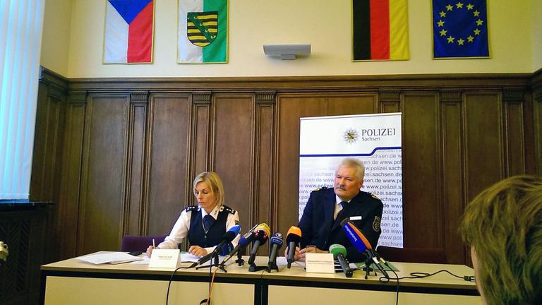 Der Chemitzer Polizeipräsident Uwe Reißmann (r.) und seine Sprecherin Kathrin Brandt Der Chemitzer Polizeipräsident Uwe Reißmann (r.) und seine Sprecherin Kathrin Brandt
