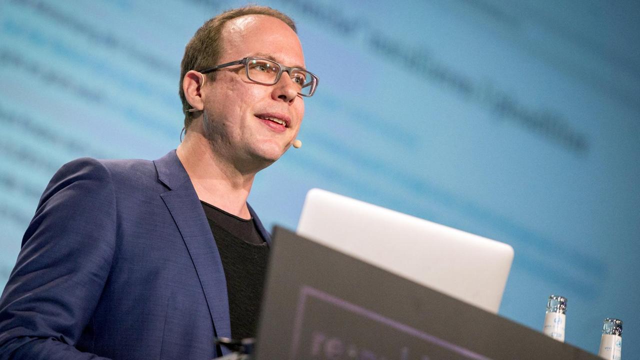 Markus Beckedahl beim Start der 10. Ausgabe der Digitalkonferenz re:publica im Jahr 2016 Markus Beckedahl beim Start der 10. Ausgabe der Digitalkonferenz re:publica im Jahr 2016