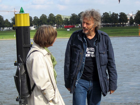 Am Rhein: Wolfgang Niedecken und Renate Schönfelder (Bild: Nils Heider) Am Rhein: Wolfgang Niedecken und Renate Schönfelder (Bild: Nils Heider)