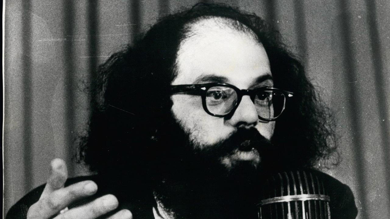 Ein Schwarz-Weiß-Foto des Dichters Allen Ginsberg Ein Schwarz-Weiß-Foto des Dichters Allen Ginsberg