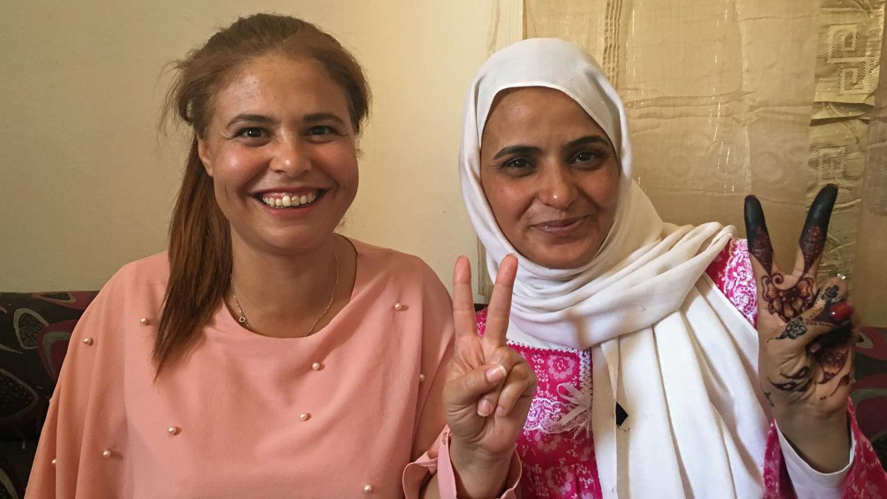 Amal Dhafouli und Fathia Awled Nasser. Amal Dhafouli und Fathia Awled Nasser.
