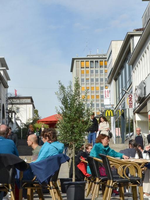 Die Treppenstraße in Kassel (Hessen), aufgenommen am 04.10.2013. Sie gilt als erste Fußgängerzone Deutschlands und wurde im November vor 60 Jahren eröffnet.